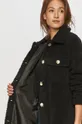 Jacqueline de Yong - Rövid kabát