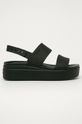 Σανδάλια Crocs Crocs Brooklyn Low Wedge W Brooklyn Low Wedge ίσια πλατφόρμα μαύρο KLYN.LOW.WEDGE.W.206453