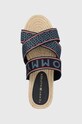 Tommy Hilfiger klapki granatowy FW0FW06307.DW5
