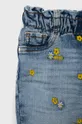 Детские джинсы Guess  Внутренняя часть: 30% Хлопок, 70% Полиэстер Основной материал: 94% Хлопок, 4% Полиэстер, 2% Спандекс