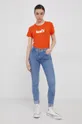 Bombažen t-shirt Levi's oranžna