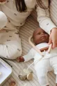 Κούκλα μωρού Konges Sløjd  Ένθετο: Ανακυκλωμένος πολυεστέρας Υλικό 1: Βινύλι Υλικό 2: Οργανικό βαμβάκι