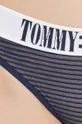 Tangá Tommy Jeans  1. látka: 90 % Polyamid, 10 % Elastan 2. látka: 100 % Bavlna 3. látka: 42 % Polyamid, 35 % Bavlna, 17 % Polyester, 6 % Elastan