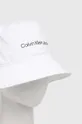 Bombažni klobuk Calvin Klein Jeans bela