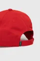 Памучна шапка с козирка Lacoste червен