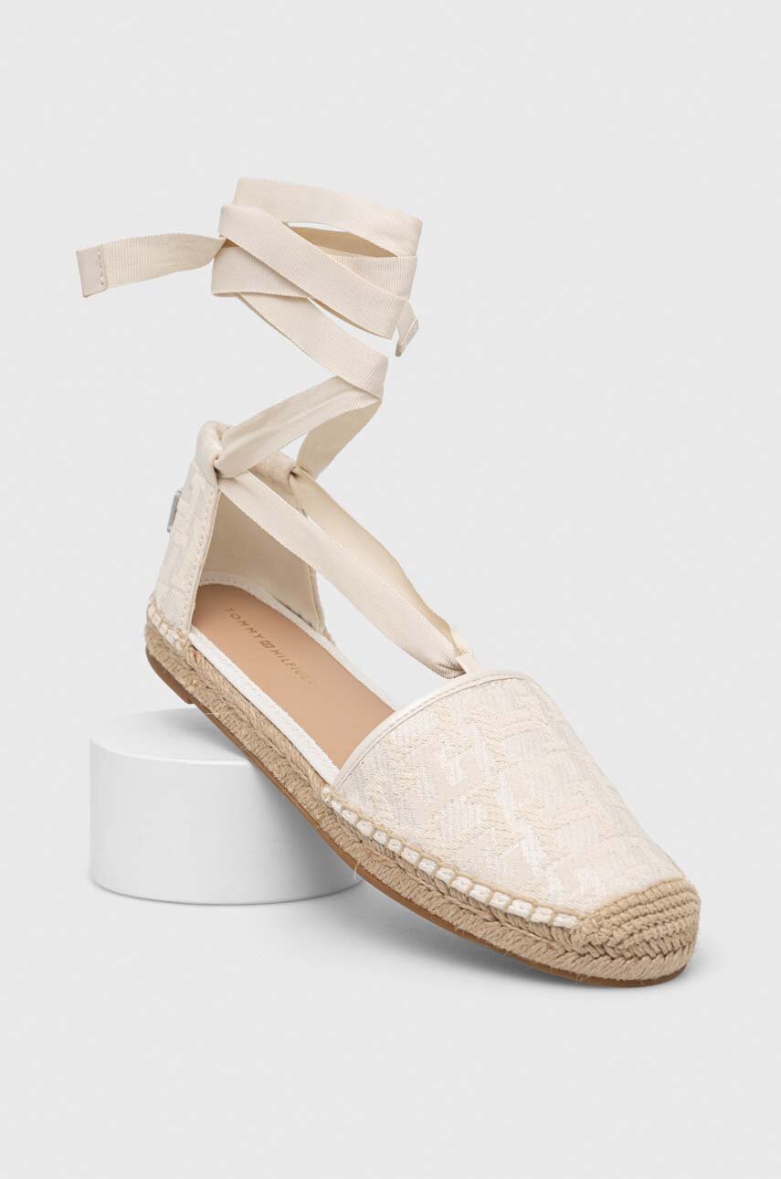 Espadrilky Tommy Hilfiger CLOSED TOE ESPADRILLE MONOGRAM W smetanová