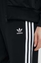 Памучен спортен панталон adidas Originals черен IB7457