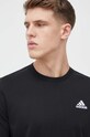Памучна тениска adidas черен IC9282