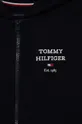 Otroški pulover Tommy Hilfiger Glavni material: 88 % Bombaž, 12 % Poliester Podloga kapuce: 100 % Bombaž Patent: 95 % Bombaž, 5 % Elastan
