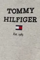 Otroška trenirka Tommy Hilfiger Glavni material: 88 % Bombaž, 12 % Poliester Podloga kapuce: 100 % Bombaž Patent: 95 % Bombaž, 5 % Elastan