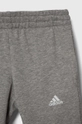 Detská tepláková súprava adidas Základná látka: 70 % Bavlna, 30 % Recyklovaný polyester Elastická manžeta: 95 % Bavlna, 5 % Elastan