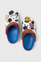 többszínű Crocs papucs Toy Story Woody Classic Clog