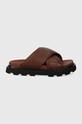 UGG slapi de piele W Capitelle Crossband piele maro 1152672.COG