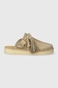 Παντόφλες σουέτ Clarks Originals Trek Mule 26176569 μπεζ SS24