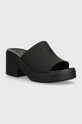 Παντόφλες Crocs Brooklyn Slide Heel 5-8 cm μαύρο 209408.060