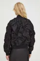 Bomber jakna G-Star Raw Glavni material: 100 % Recikliran poliamid Podloga: 50 % Organski bombaž, 50 % Recikliran poliester Patent: 98 % Poliester, 2 % Elastan