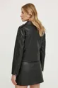 Куртка Sisley Основний матеріал: 100% Віскоза Підкладка: 55% Поліестер, 45% Віскоза Покриття: 100% Поліуретан