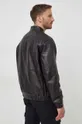 Кожаная куртка Calvin Klein Основной материал: 100% Овечья шкура Подкладка: 100% Полиэстер Наполнитель: 100% Вторичный полиэстер