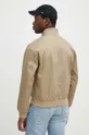 Куртка Lacoste Основний матеріал: 97% Бавовна, 3% Еластан Підкладка: 100% Бавовна Підкладка рукавів: 100% Поліестер Резинка: 98% Поліестер, 2% Еластан