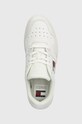 Δερμάτινα αθλητικά παπούτσια Tommy Jeans TJW RETRO BASKET ESS λευκό EN0EN02505