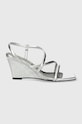 Sandali Karl Lagerfeld RIALTO Imitacija zrnatega usnja srebrna KL34405.1SL