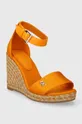 Tommy Hilfiger sandali COLORFUL HIGH WEDGE SATIN SANDAL arancione