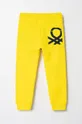 Детские хлопковые штаны United Colors of Benetton жёлтый