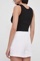 Ruházat Calvin Klein Jeans pamut rövidnadrág J20J223136 fehér
