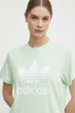 зелёный Футболка adidas Originals Женский
