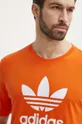 помаранчевий Бавовняна футболка adidas Originals