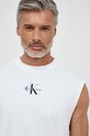 Βαμβακερό μπλουζάκι Calvin Klein Jeans λευκό J30J325211