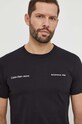 Oblečenie Bavlnené tričko Calvin Klein Jeans J30J325489 čierna