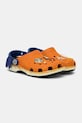 Crocs klapki CLASSIC DRAGON BALL Z CLOG KIDS Postacie z bajek pomarańczowy 210897.CROCS.CLASSIC.DR