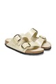 Birkenstock klapki skórzane Arizona Big Buckle beżowy 1026173