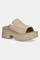 UGG klapki zamszowe New Heights Slide 5-8 cm beżowy 1167476.MDSD