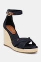 Σανδάλια Tommy Hilfiger FLAG HIGH WEDGE ESPAD CRISSCROSS πλατφόρμα σκούρο μπλε FW0FW08661