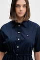 Tommy Jeans košeľové šaty bavlnené tmavomodrá DW0DW20617