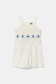 Dětské bavlněné šaty United Colors of Benetton nášivka bílá 47JKGV02F.P.Seasonal