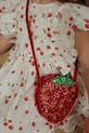 Konges Sløjd torebka dziecięca TUT STRAWBERRY SHOULDER BAG aplikacja czerwony KS102388