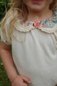 Konges Sløjd t-shirt in cotone per bambini PAMI TEE GOTS con colletto beige KS102571