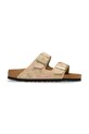 Birkenstock klapki zamszowe Arizona płaski beżowy 1031736