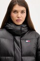 Μπουφάν με επένδυση από πούπουλα Tommy Jeans μαύρο DW0DW22040