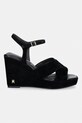 Tommy Hilfiger sandály na klínku semišové SUEDE WRAPPED HIGH WEDGE FW0FW09218 černá SS26