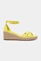 Tommy Hilfiger sandály na klínku MID WEDGE ESPAD X CROSS FW0FW09332 žlutá SS26