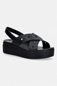 Crocs sandały Brooklyn 4U Cross Strap Sandal 5-8 cm czarny 212254.001