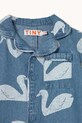 Dziewczynka Tinycottons kombinezon jeansowy niemowlęcy BIG SWANS BABY ONE-PIECE SS26.326 niebieski