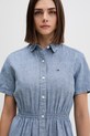 Tommy Jeans sukienka letnia jeansowa DW0DW18556 niebieski