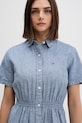 Tommy Jeans sukienka letnia jeansowa DW0DW18556 niebieski