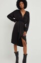 Answear Lab sukienka X kolekcja limitowana SISTERHOOD casual czarny 22418.WK