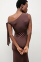 Answear.LAB sukienka drapowana brązowy WW25-SUD0F3